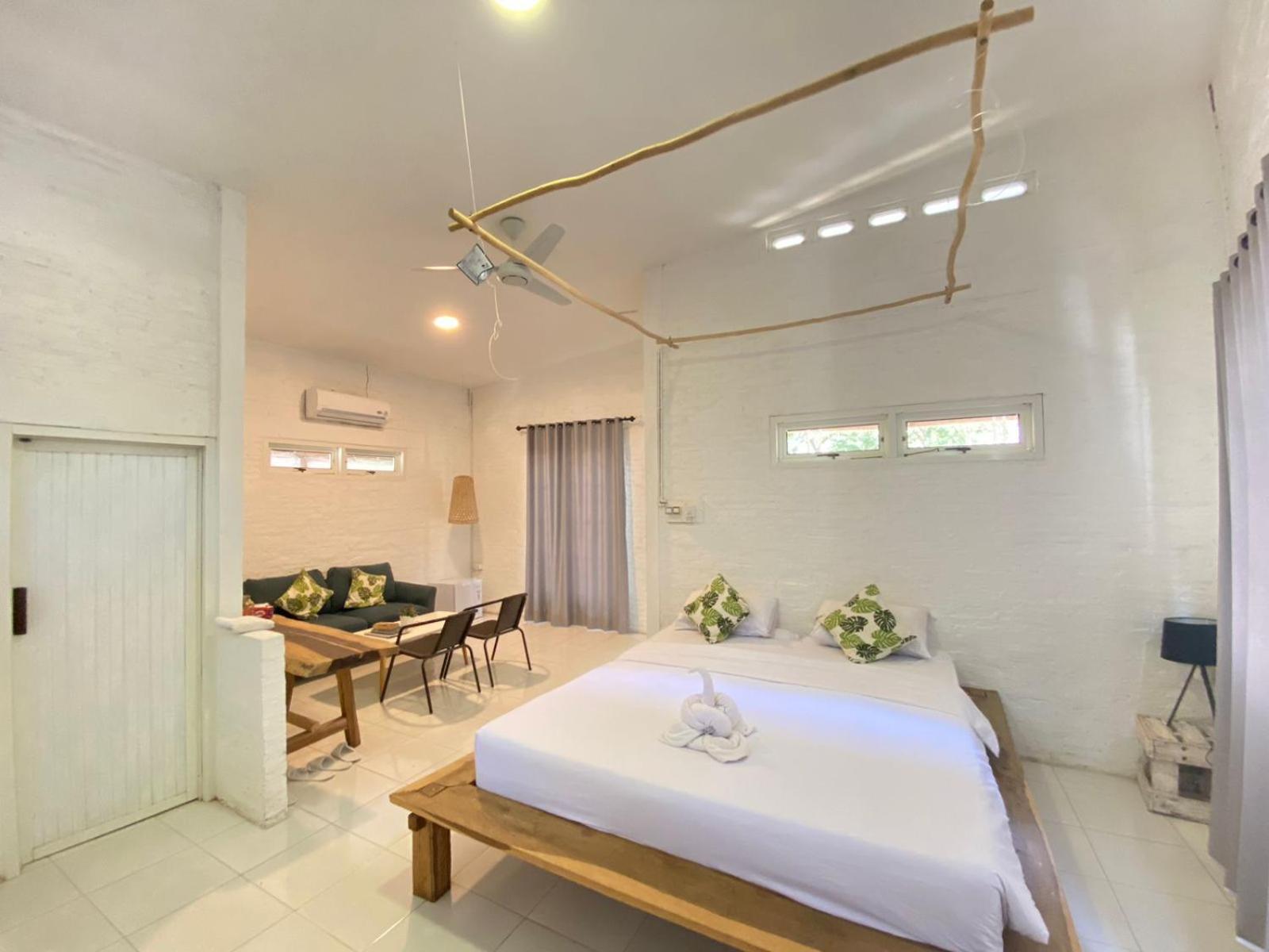 Pasir Putih Resort & Resto Maluk Exterior photo