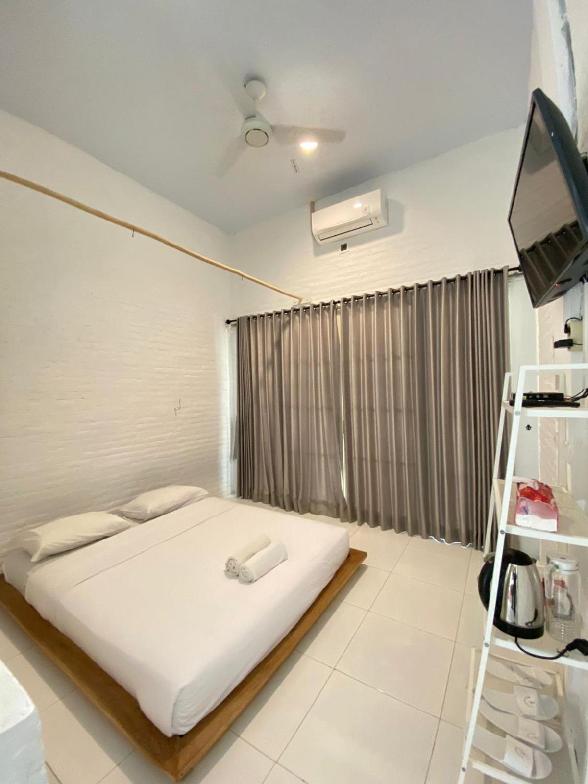 Pasir Putih Resort & Resto Maluk Exterior photo
